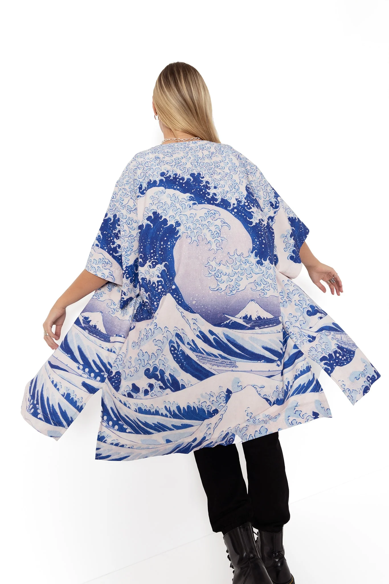 The Great Wave Robe - Image 2