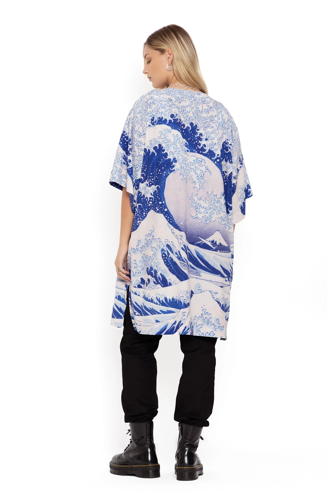 The Great Wave Robe - Image 6