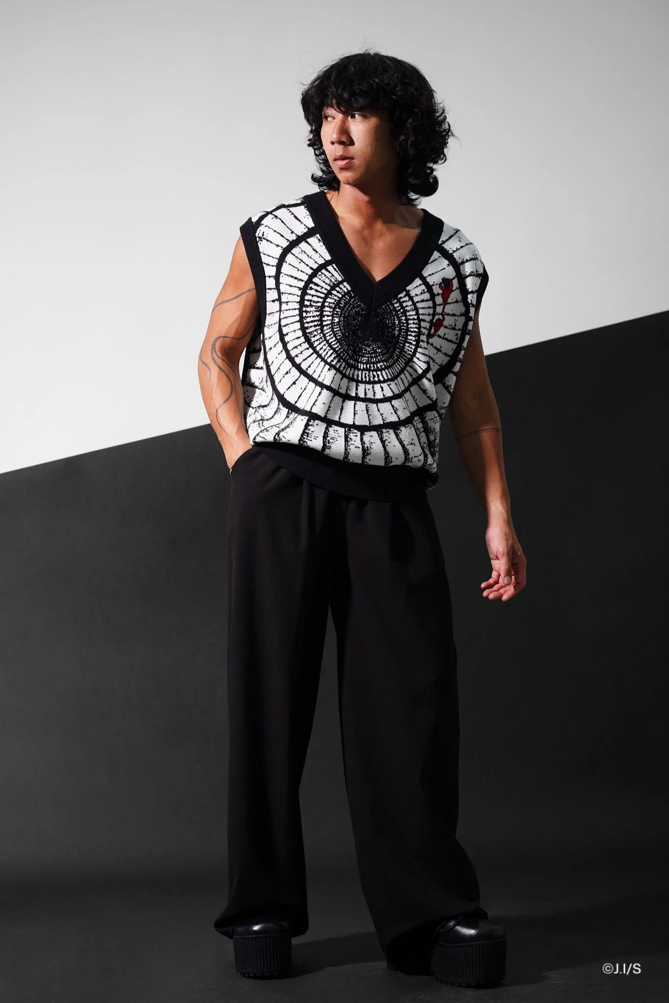 Uzumaki Spiral Oversized Knit Vest - Image 9